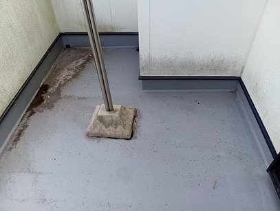 ベランダ　防水　劣化　水たまり